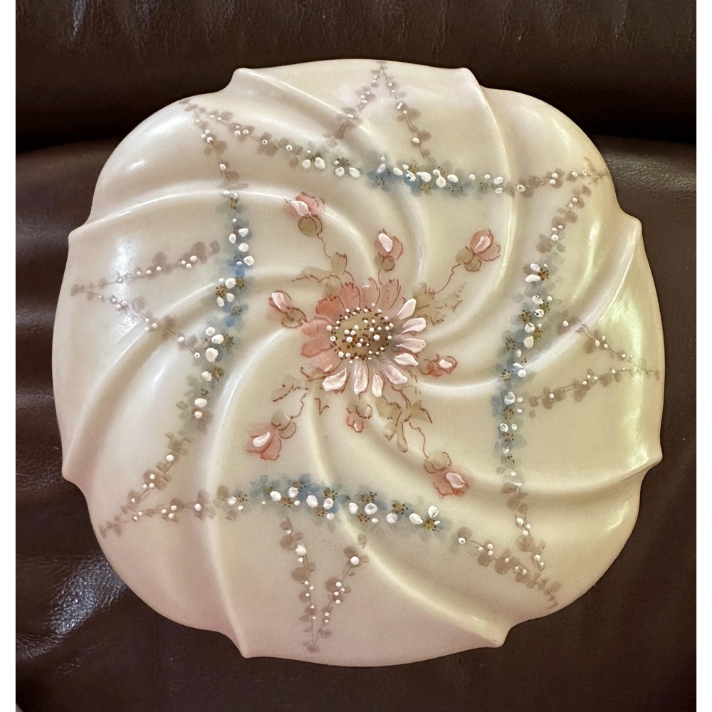 Victorian C. F. Monroe Wavecrest Glass 7"‎ Dresser Box,  Helmschmeid Swirl